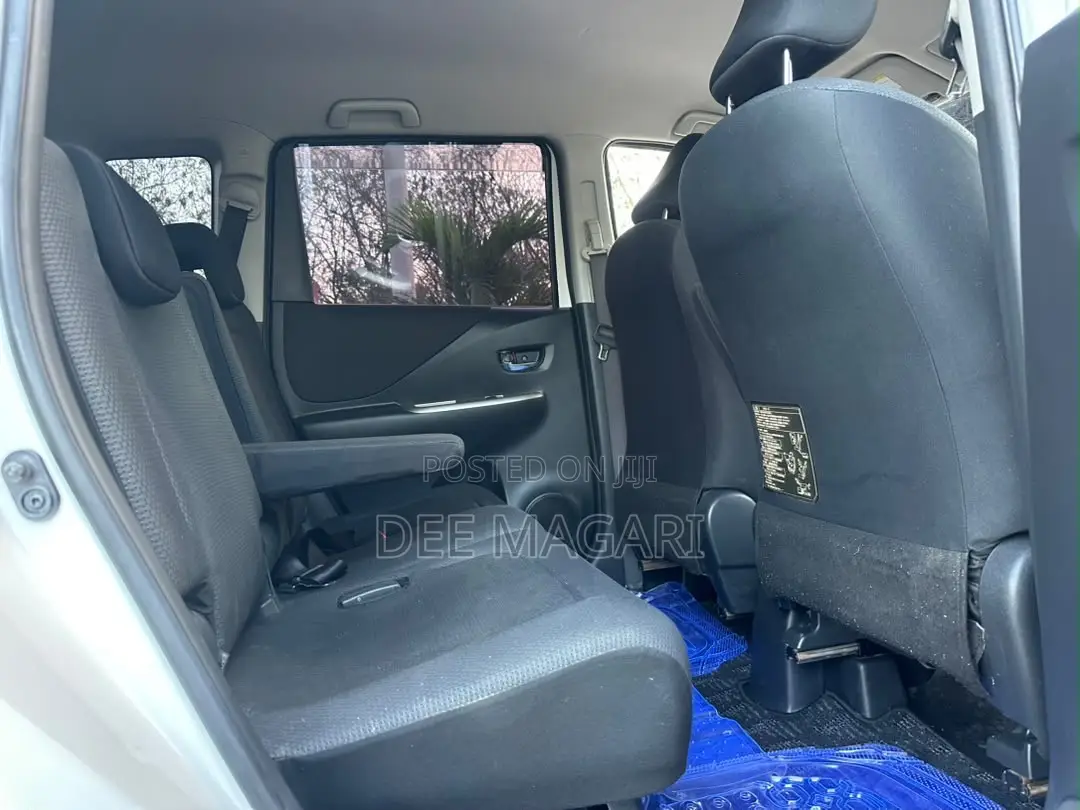 Toyota Ractis 2006 White