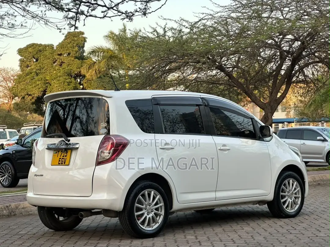 Toyota Ractis 2006 White
