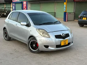 Toyota Vitz 2008 Silver