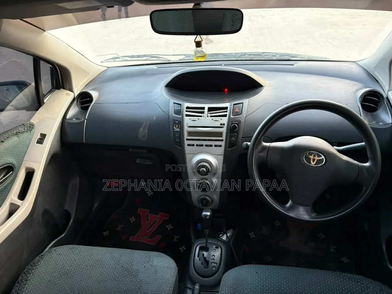 Toyota Vitz 2008 Silver