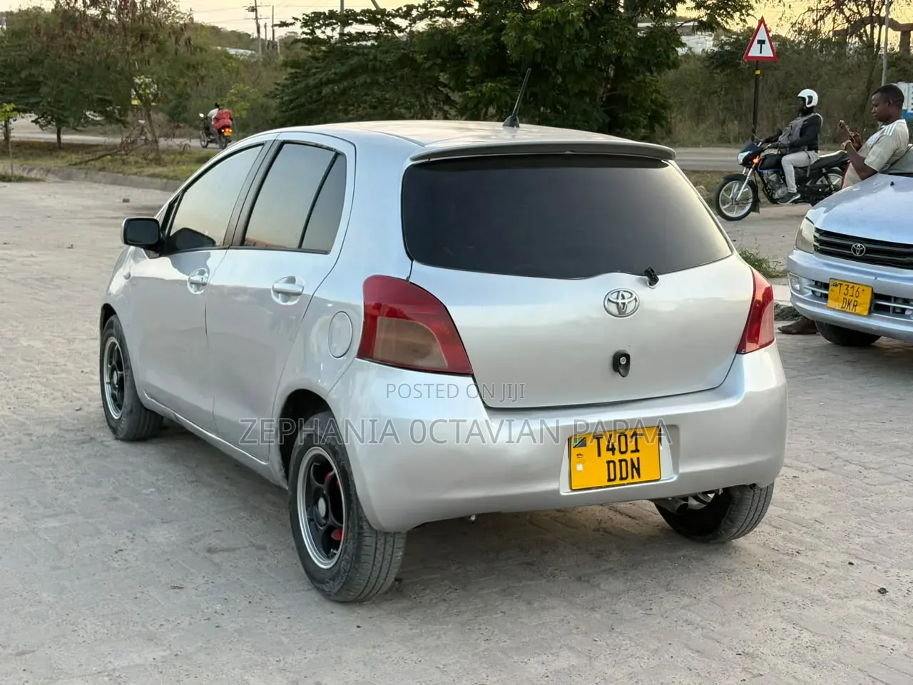 Toyota Vitz 2008 Silver