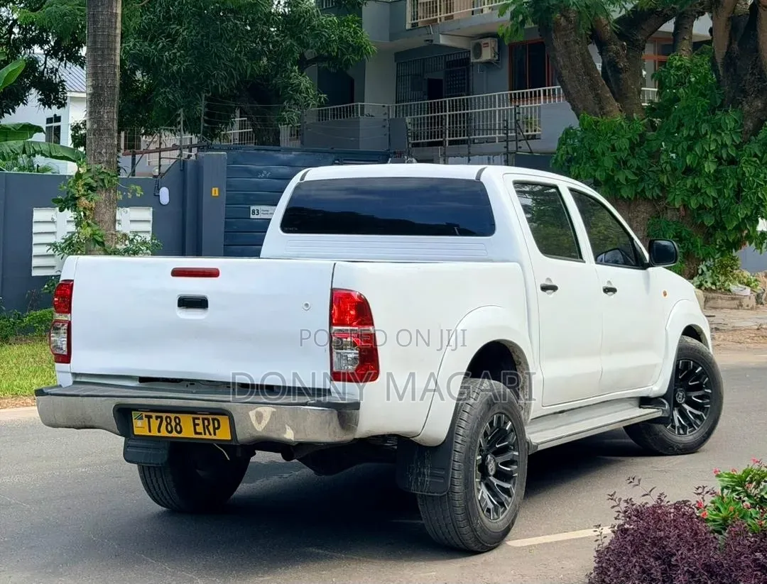 Toyota Hilux 2015 White