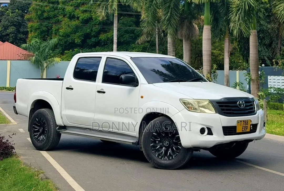 Toyota Hilux 2015 White