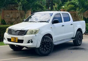 Toyota Hilux 2015 White