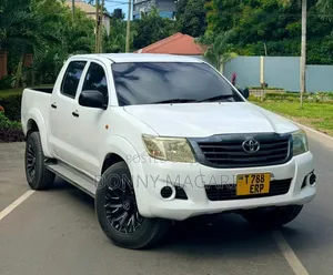Toyota Hilux 2015 White