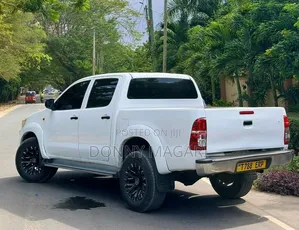 Toyota Hilux 2015 White