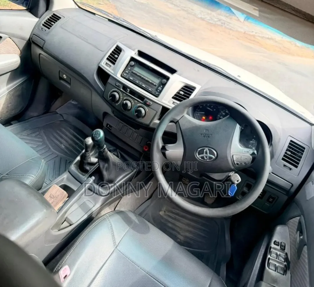 Toyota Hilux 2015 White