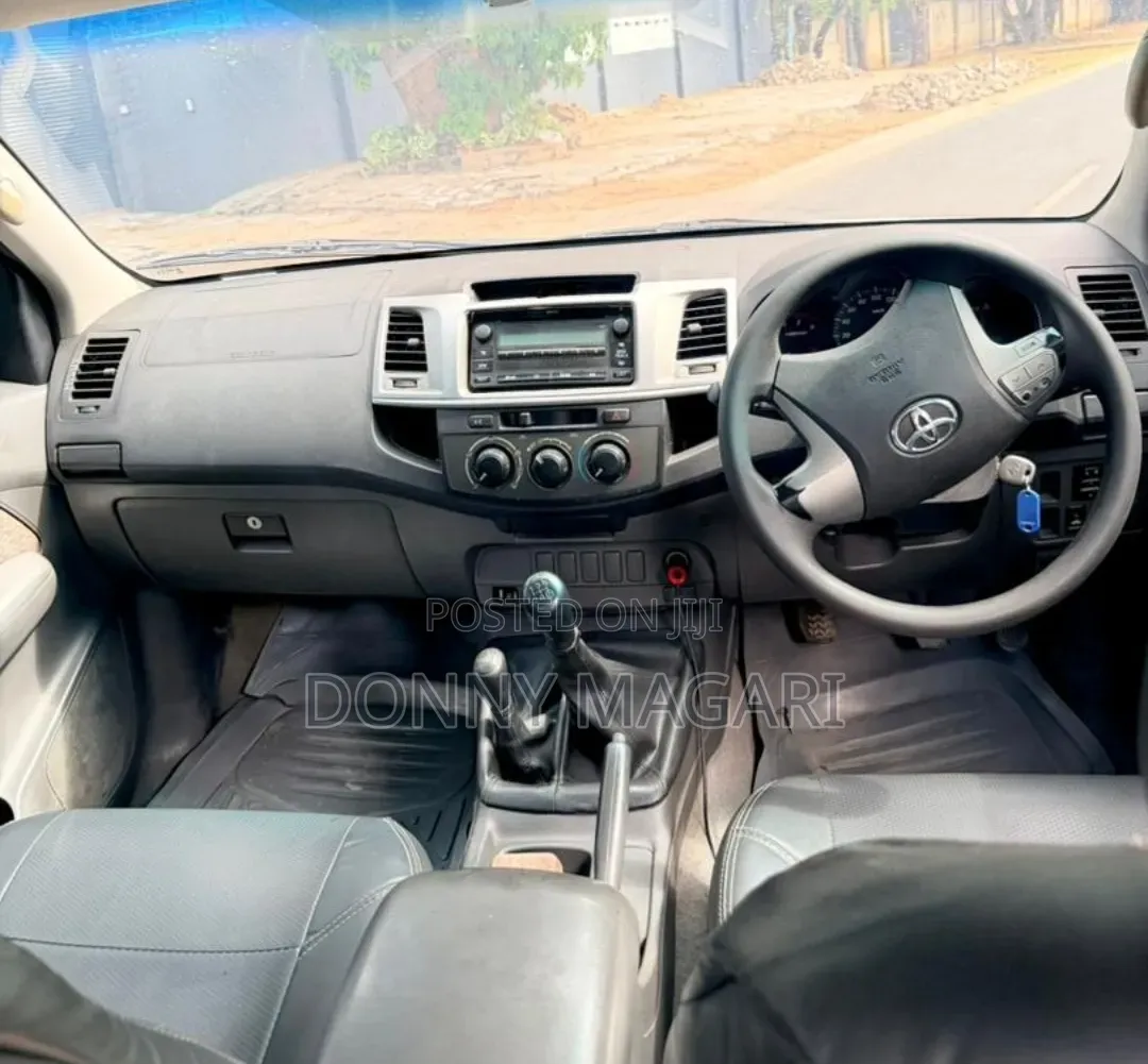 Toyota Hilux 2015 White