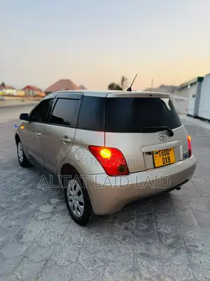 Toyota IST 2004 Silver