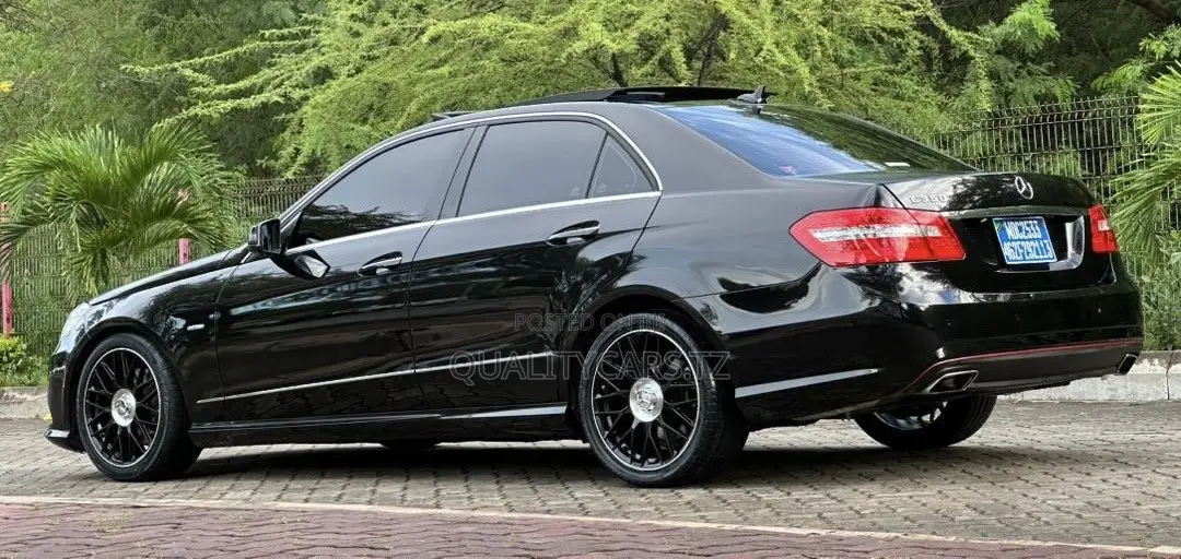 Mercedes-Benz E-Class 2012 Black