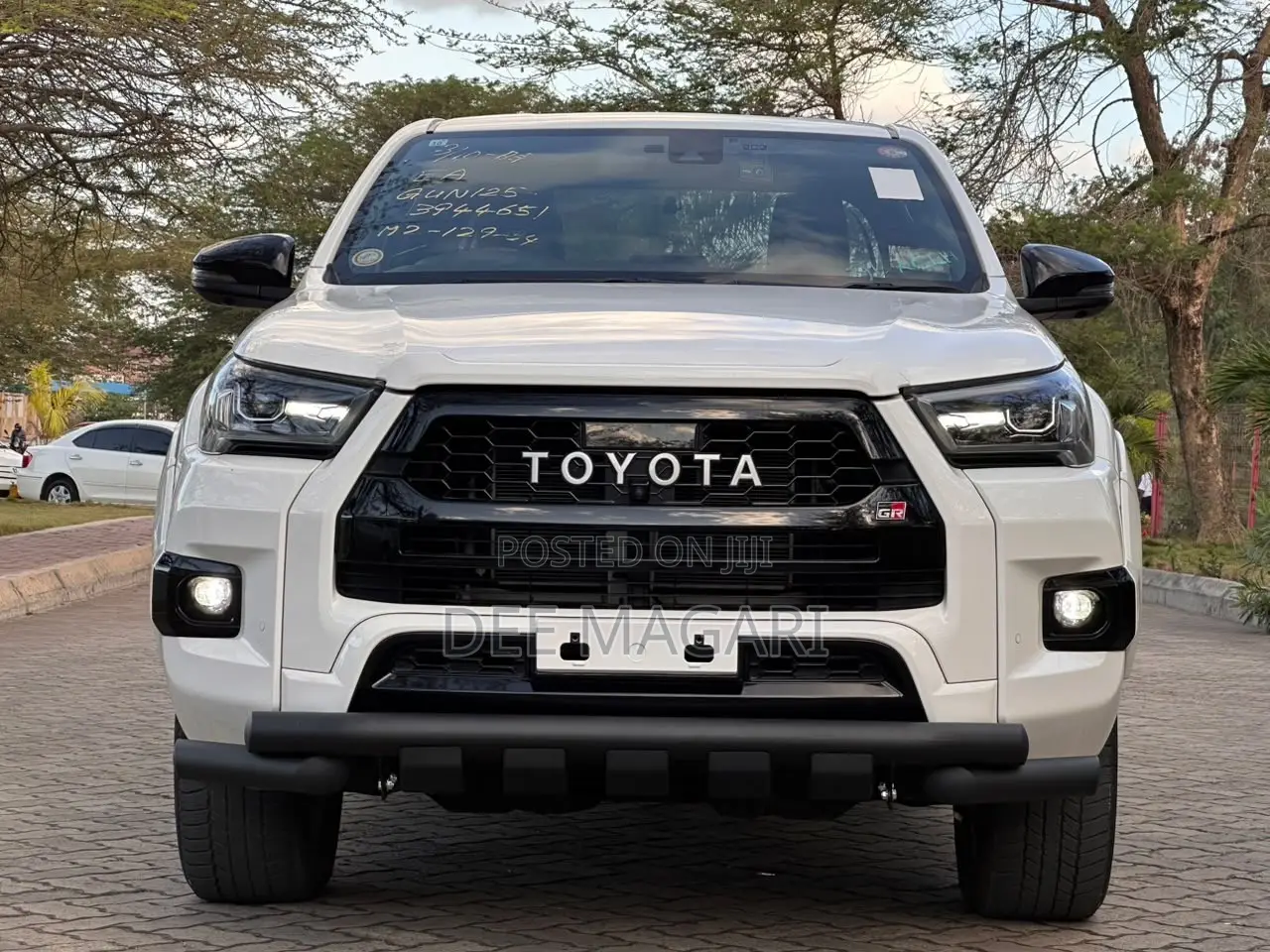Toyota Hilux 2023 White