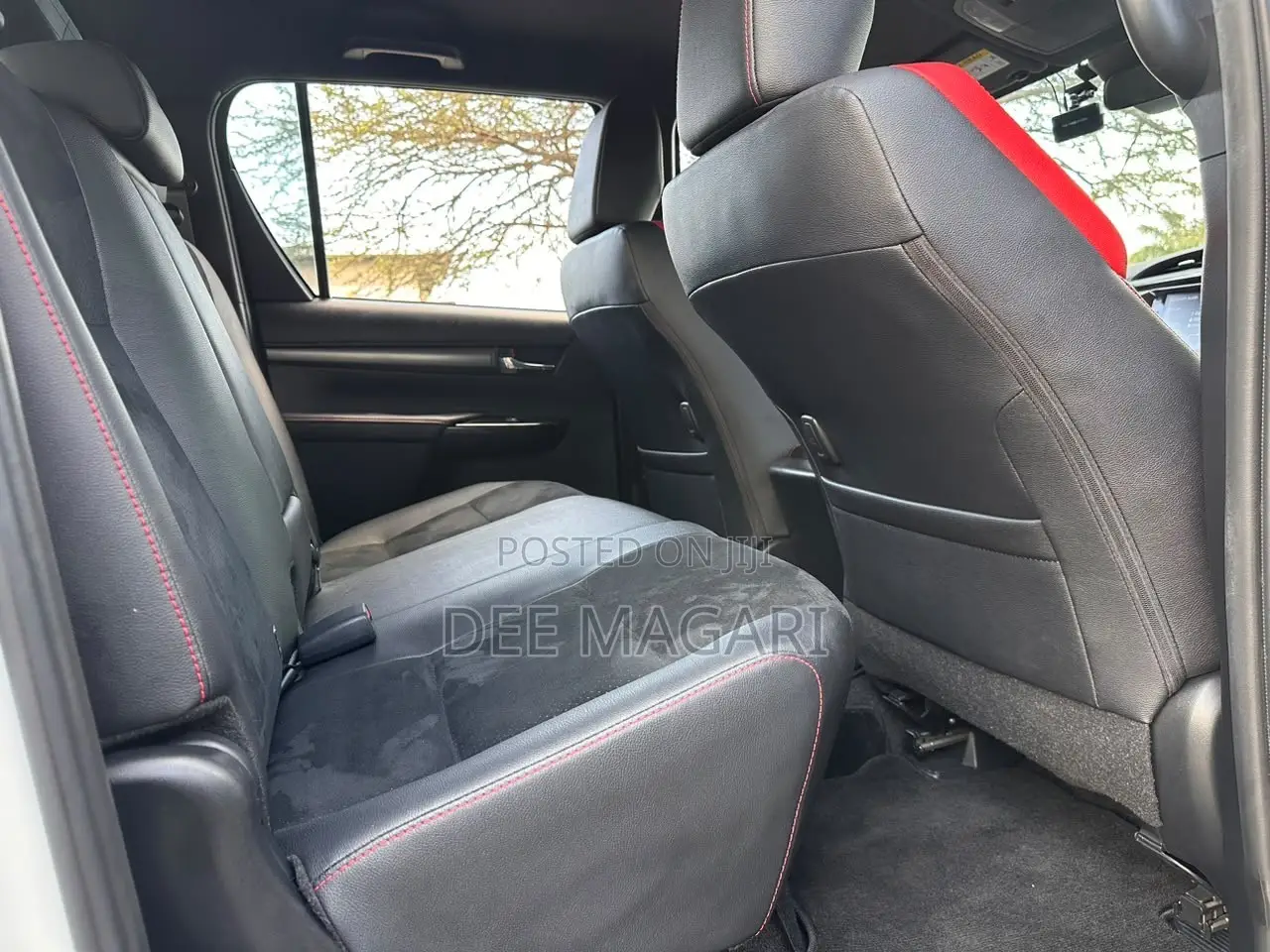 Toyota Hilux 2023 White