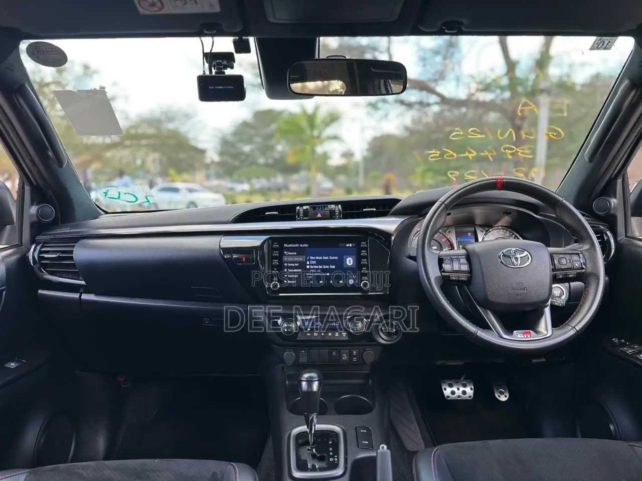 Toyota Hilux 2023 White