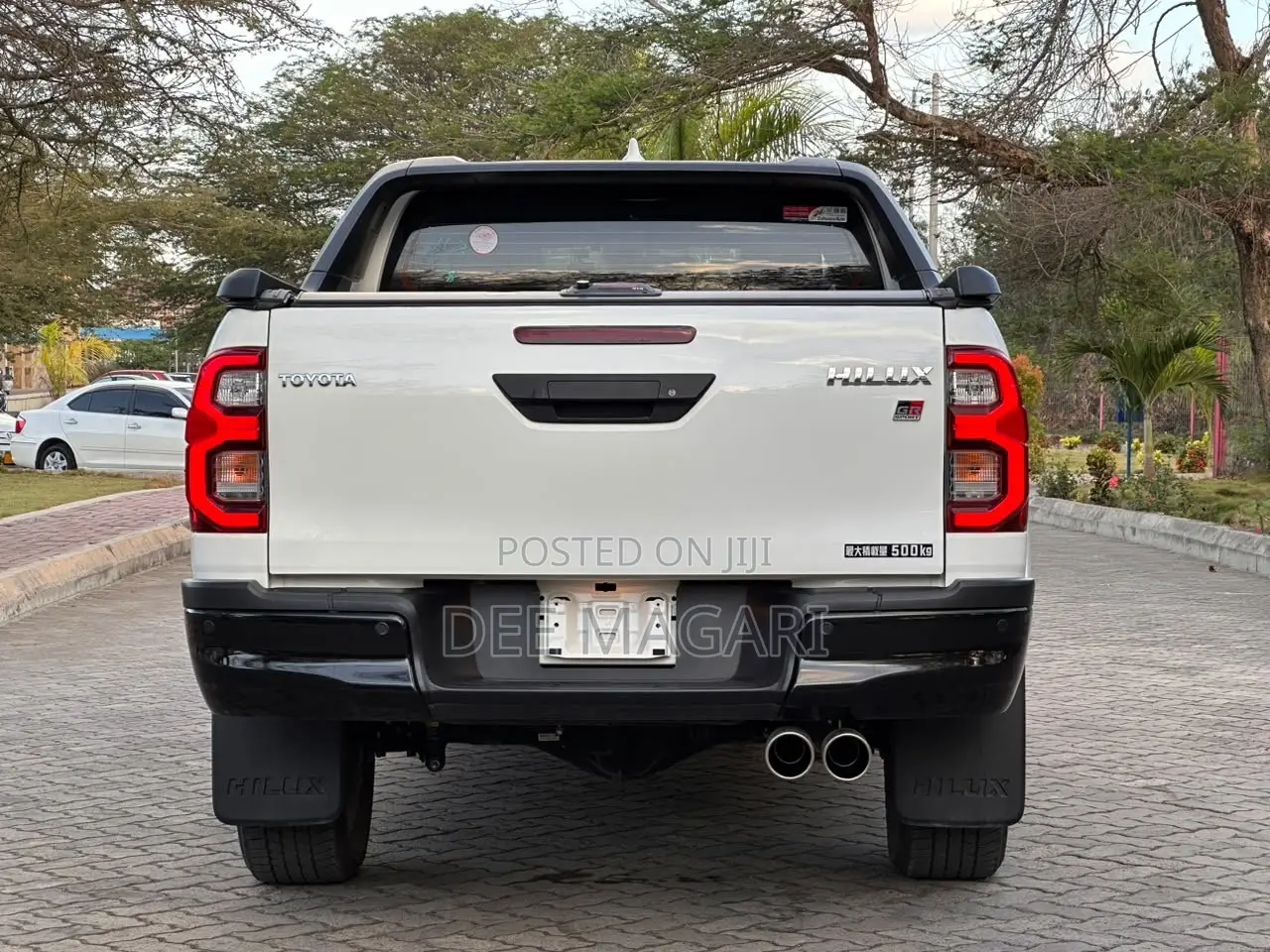 Toyota Hilux 2023 White