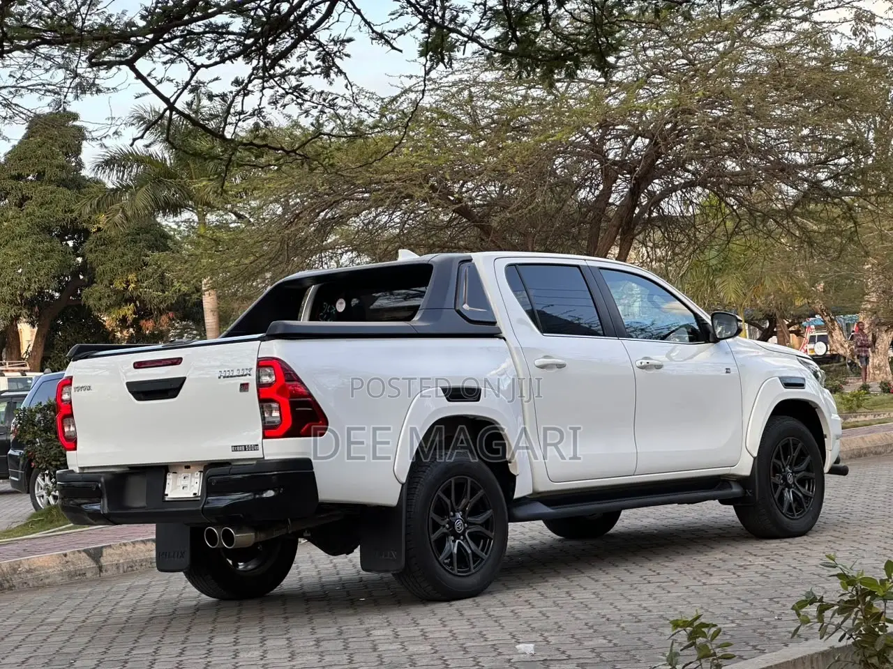 Toyota Hilux 2023 White