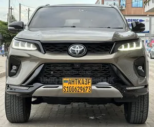 Toyota Fortuner 2021 Brown