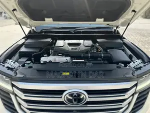 Toyota Land Cruiser 2024 White