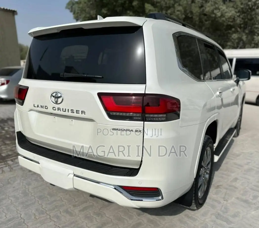Toyota Land Cruiser 2024 White