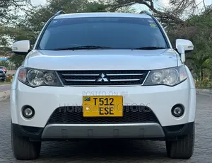Mitsubishi Outlander 2011 White