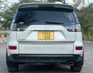 Mitsubishi Outlander 2011 White
