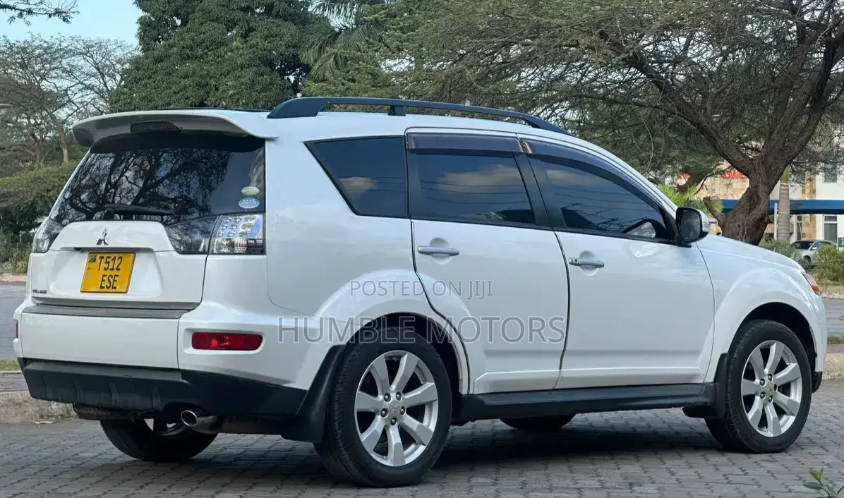 Mitsubishi Outlander 2011 White