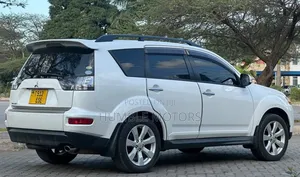 Mitsubishi Outlander 2011 White
