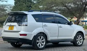 Mitsubishi Outlander 2011 White