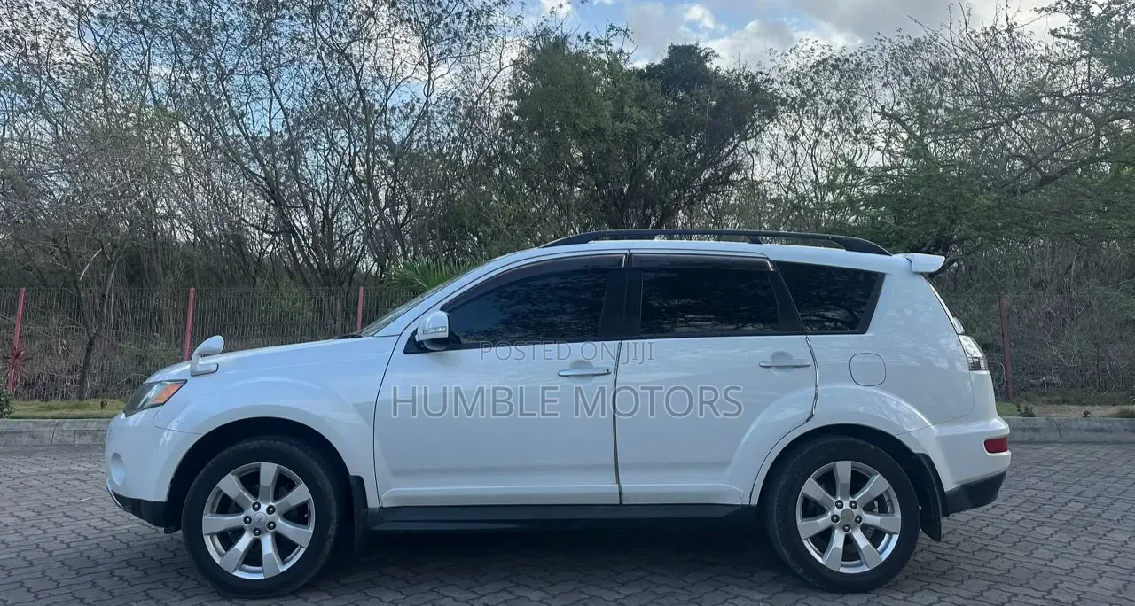 Mitsubishi Outlander 2011 White