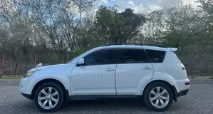 Mitsubishi Outlander 2011 White