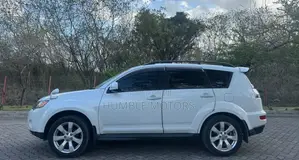 Mitsubishi Outlander 2011 White