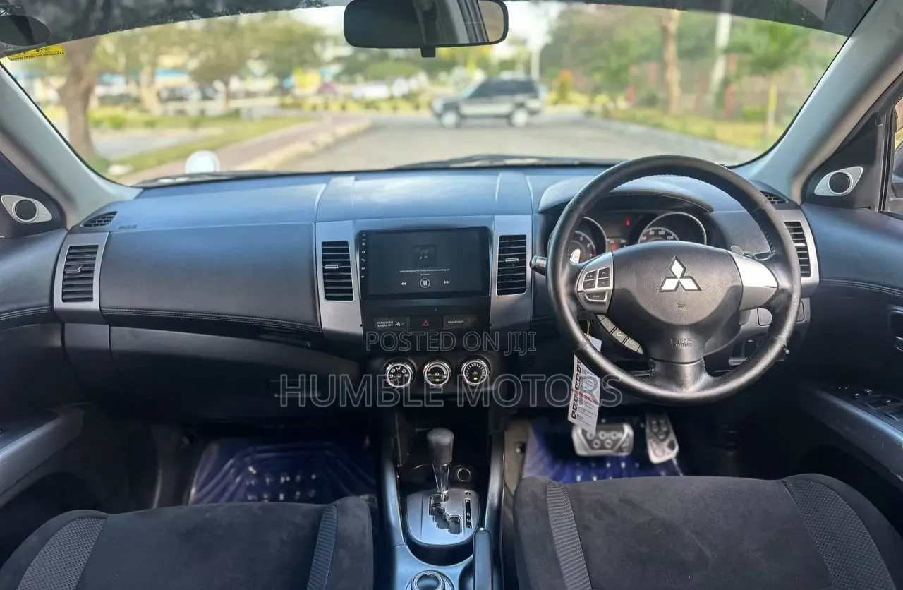 Mitsubishi Outlander 2011 White