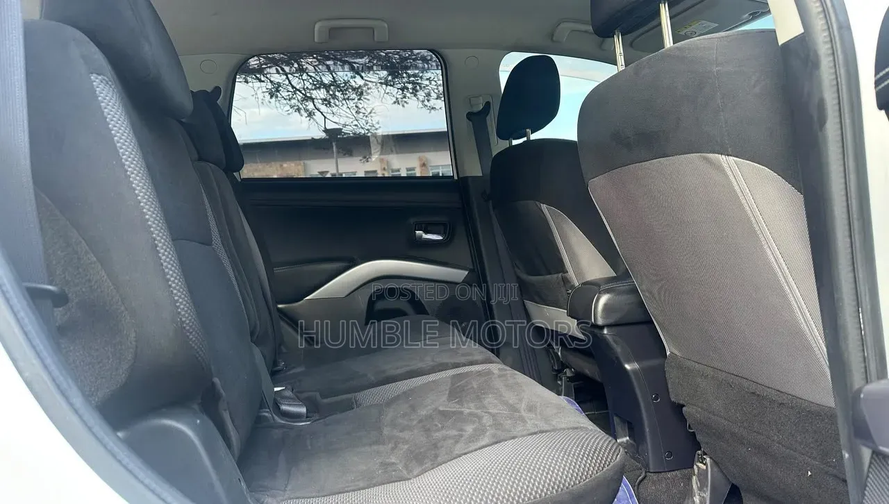 Mitsubishi Outlander 2011 White