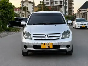 Toyota IST 2006 Silver