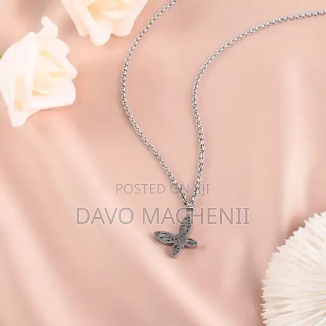 Better Fly Couple Neckless