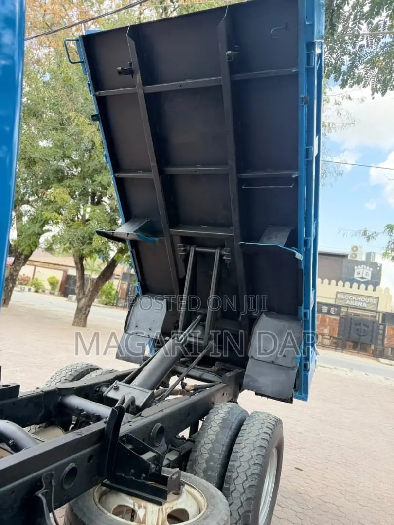 Mitsubishi Canter Tripper Dumper
