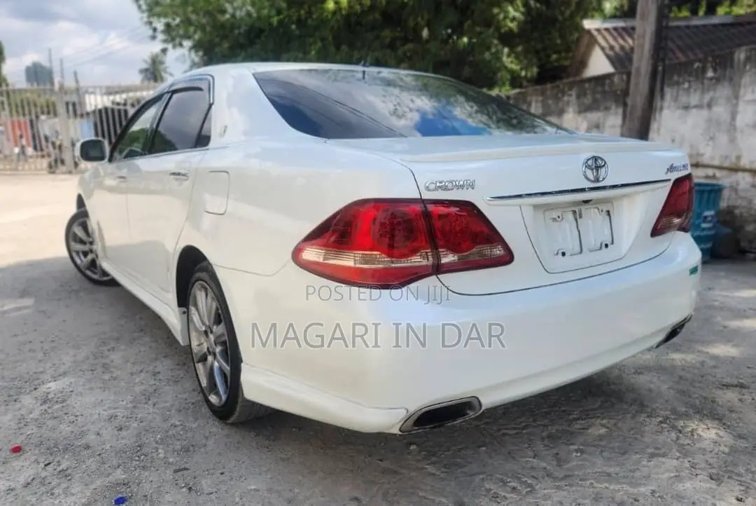 Toyota Crown 2009 White