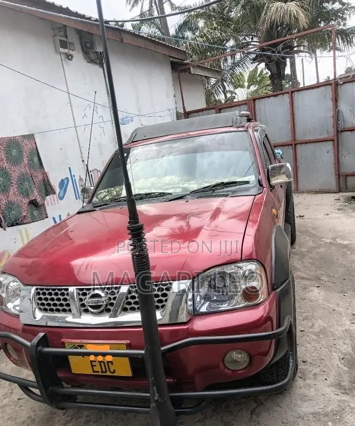 Nissan Hardbody 2000i 2005 Maroon