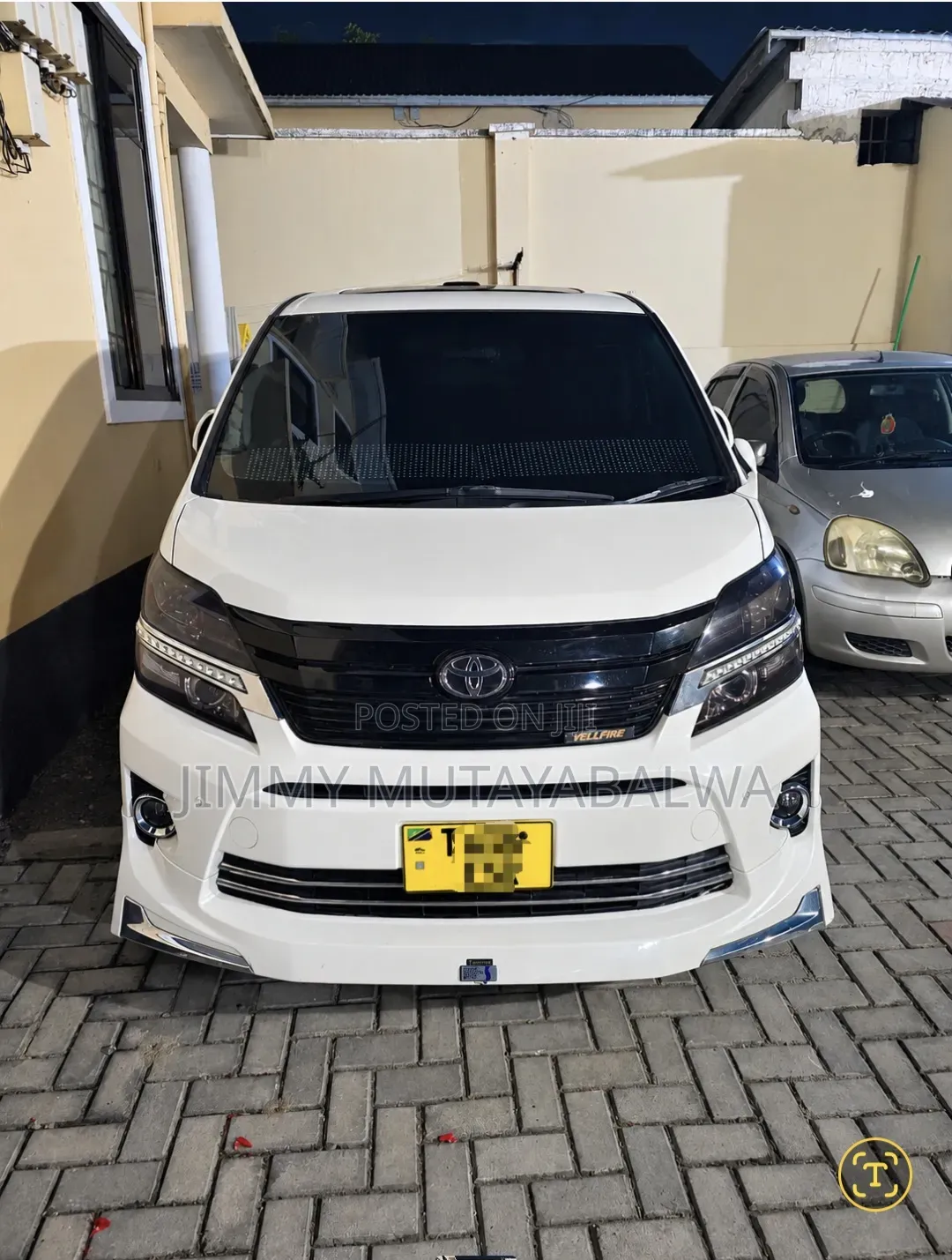 Toyota Vellfire 2010 White