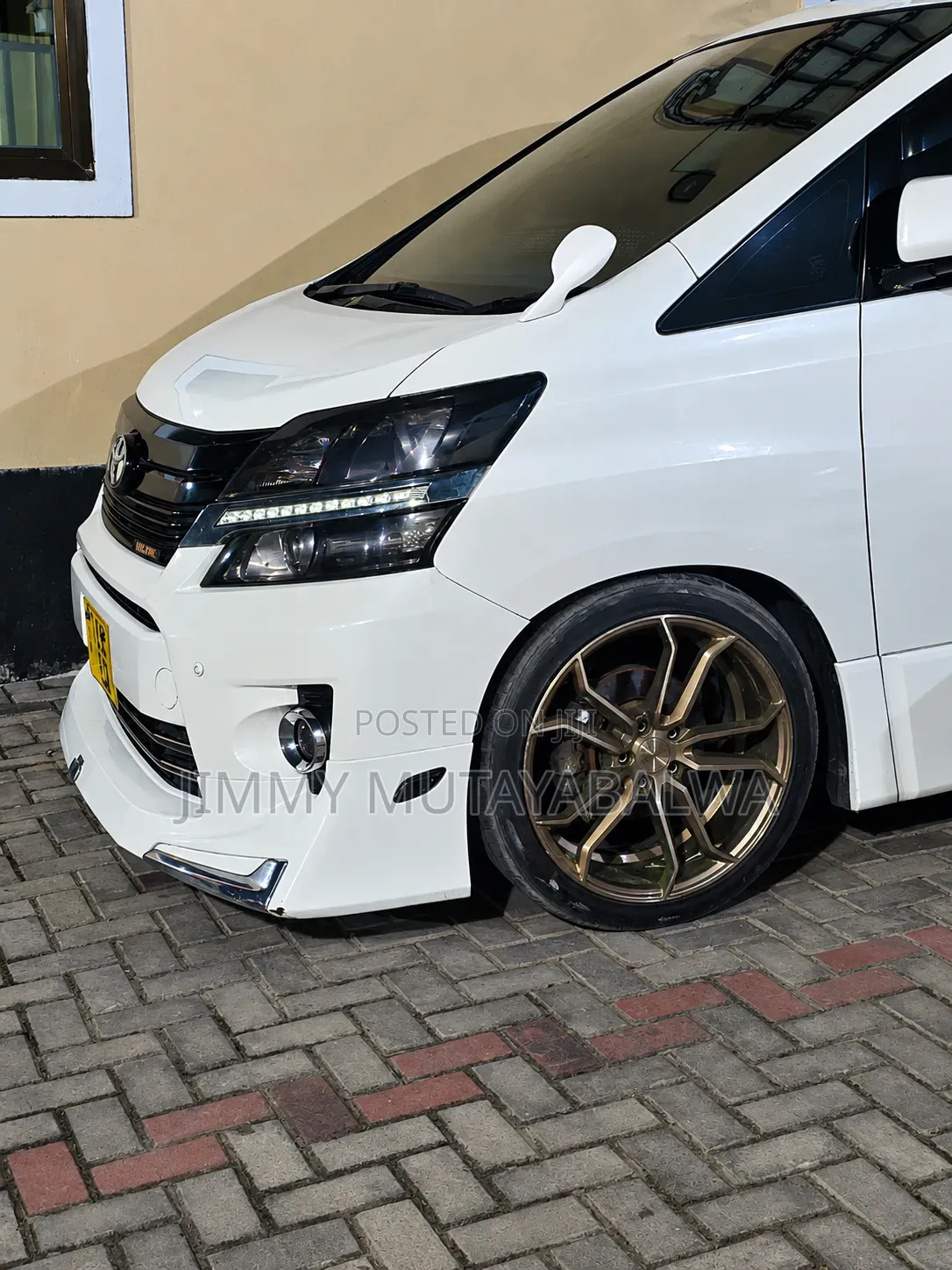 Toyota Vellfire 2010 White