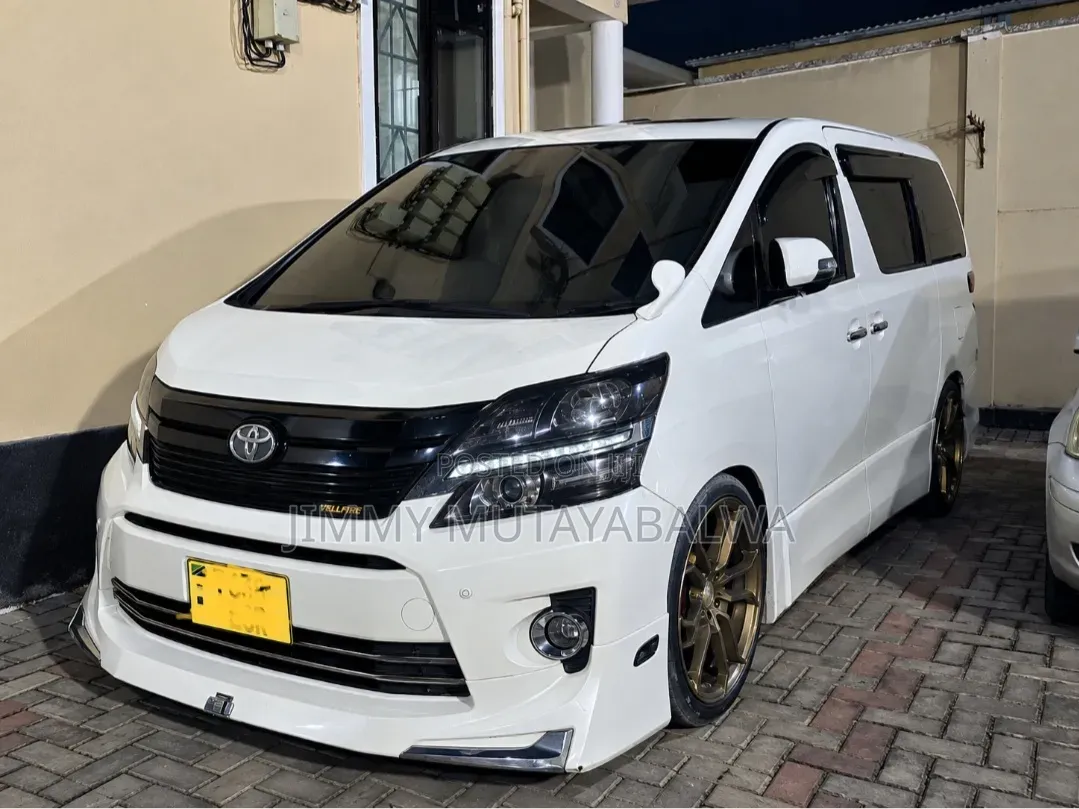 Toyota Vellfire 2010 White