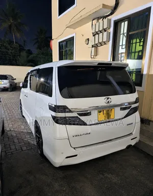 Toyota Vellfire 2010 White