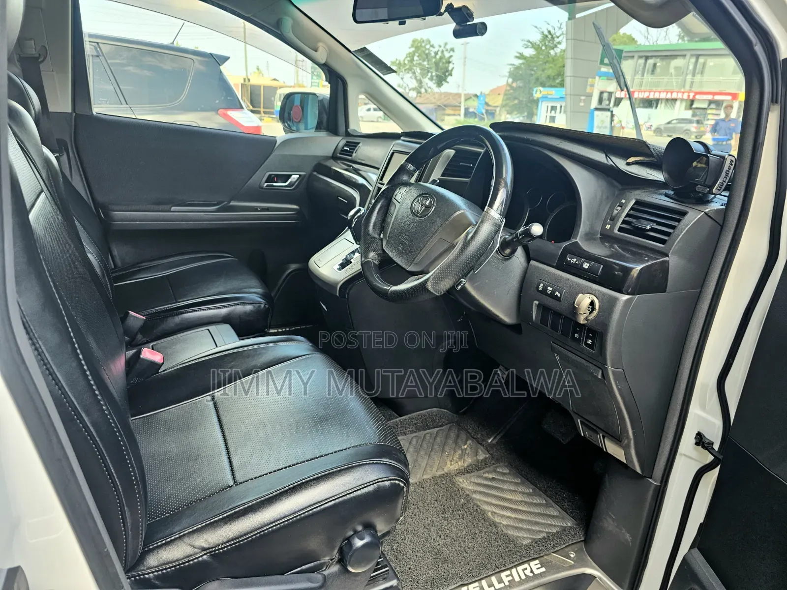 Toyota Vellfire 2010 White