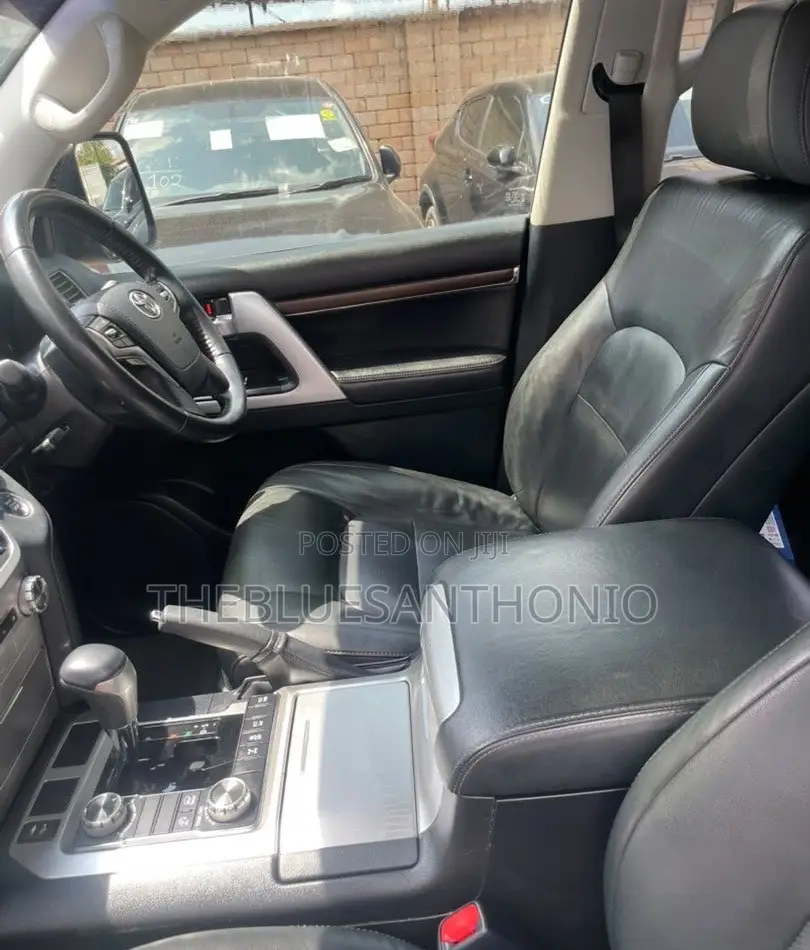 Toyota Land Cruiser 2019 Gray
