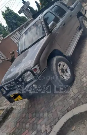 Toyota Hilux 2002 Gray
