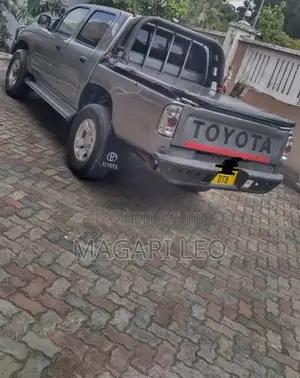Toyota Hilux 2002 Gray