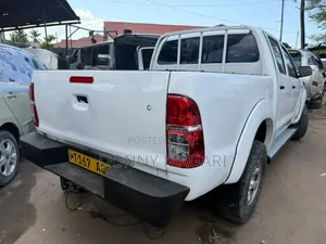 Toyota Hilux 2012 White