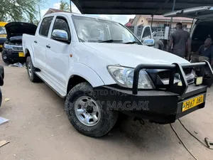 Toyota Hilux 2012 White