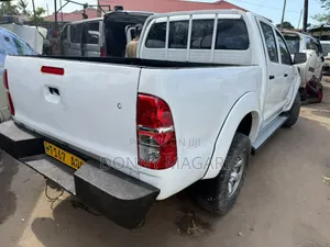 Toyota Hilux 2012 White