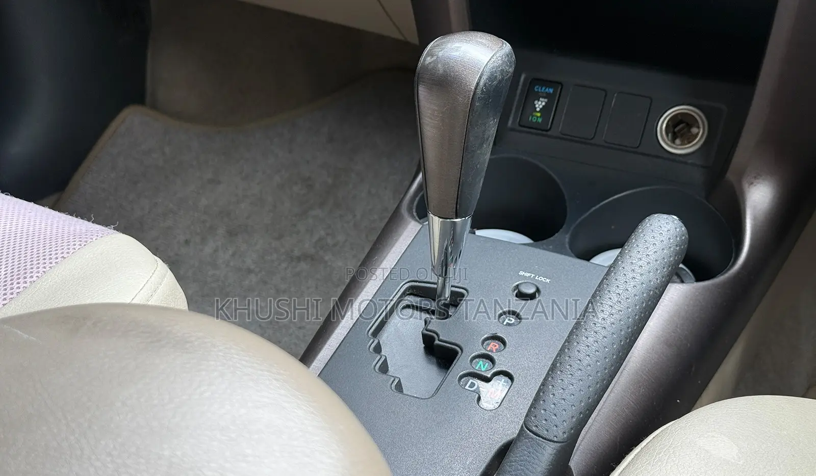 Toyota Vanguard 2008 Gold