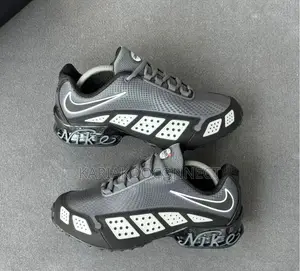Nike Shox TL Sneakers